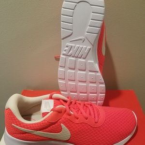 Women's NIKE TANJUN